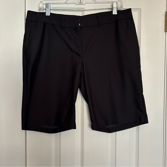Women’s Golf Shorts - Picture 1 of 3